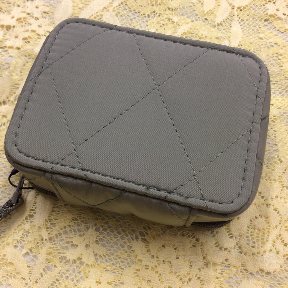Vera Bradley Essential Travel Case - Picture 2 of 5